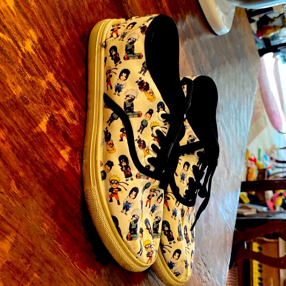 2007 Hot Topic Naruto Shippuden Low Top Sneakers white & black GUC size 7